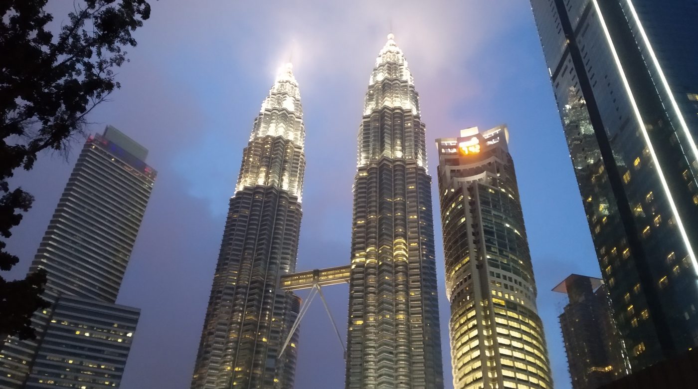 Chapter 6: Gestrandet in KL cover image